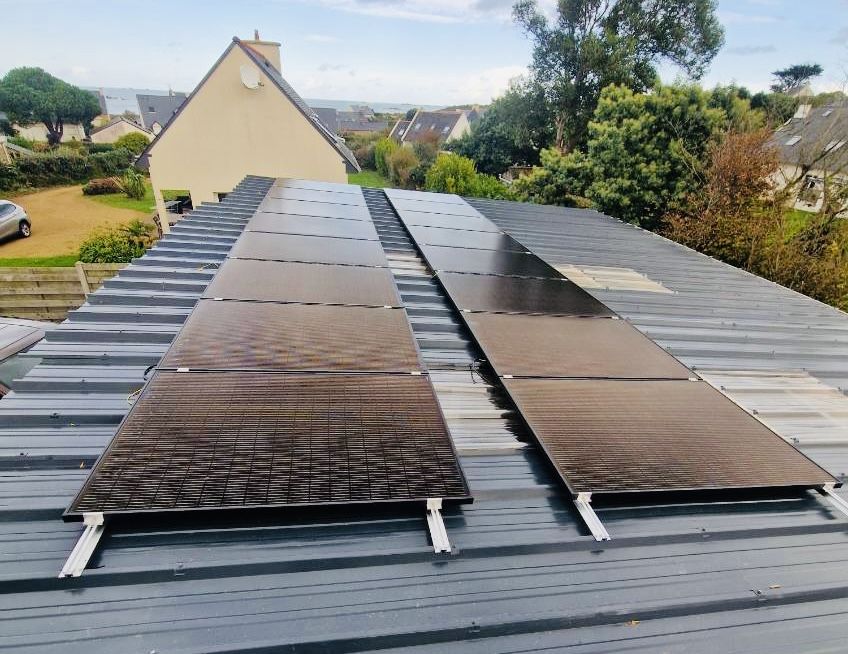 Installation photovoltaïque en cours de pose